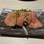 めしや因すけ - 牛タン刺し