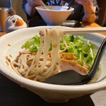麺場 浜虎 - けっこう太めなので、食べ応えあります