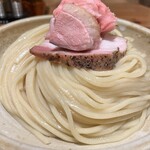あいだや - ✅つけ汁2種つけ麺300g¥1.300❣️ 
　※豚骨魚介と担々をセレクト♪
　※他のつけ汁は、ニンニク醤油と海老！
　※麺は冷や盛りか釜揚げがセレクト可能
　※麺50g増ごとに¥50マシ