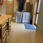 ますだや - 店内から見た入り口付近