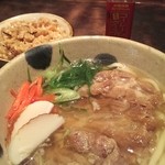 やちむん亜熱帯 - ソーキそば食べられる店見つけた。