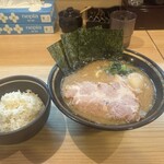 紫蔵 - ラーメンミニ+ごはん小+味玉
