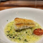 馳走西健一 - 甘鯛鱗焼き　パスタ状のズッキーニソテー　トマト
      魚貝出汁　白ネギ　柚子オイル　黒くしたニンニクパウダー