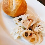 PASTAVOLA 田町本店 - ランチＡセット　パンとデリ