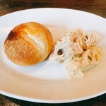 PASTAVOLA 田町本店 - ランチAセット　パンとデリ