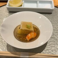 天冨良 麻布よこ田 新宿別邸 - 胡麻豆腐、子持ち昆布、エビ、なんらかのジュレで