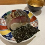 焼とり 熟成魚 木崎 - 今日はいい鯖がありますよ、とのお誘いで、鯖寿司。海苔の香りとともに！