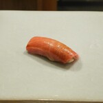 東麻布 天本 - 塩釜巻きあみまぐろのはらかみ中トロ