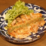 飲んべぇ食堂 らくだ屋 - 豚ロースウイスキーバターソース