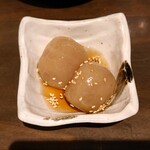 飲んべぇ食堂 らくだ屋 - お通し　玉こんにゃく