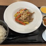CHINESE DINING 瑞 - 【彩椒牛肉條】週替わりランチ定食