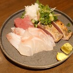 飲んべぇ食堂 らくだ屋 - 刺身三点盛り(ハーフ)