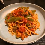 山下食堂 - 秋刀魚と甘長唐辛子、ケッパーのトマトソース