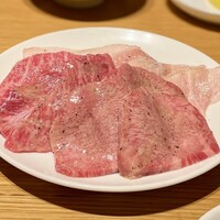ビーフキッチン 恵比寿店 - 上タン ～アイオアプレミアム～
                    ウワミスジ
                    匠味豚の豚トロ
                    匠味豚の豚バラ