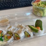 FAST SUSHI - 自家製サラダとサーモンアボカドロール