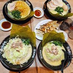 壱角家 - 料理写真:それぞれのラーメン♬