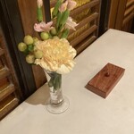 中国飯店 - 生花があるとなんとなく癒されます。