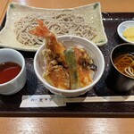 北の蕎麦屋 - もりそば726円＋半天丼826円(税込み)