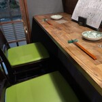 にほん酒と肴 酔音 - カウンター席（この後ご予約入りました）
