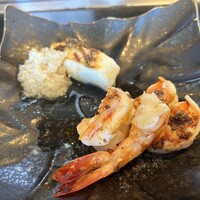 神戸牛 吉祥吉 京都本店 - 白身魚の鉄板焼き、海老のガーリックバター焼き