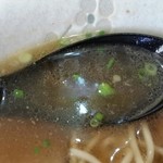 三喜食堂 - 鶏がら醤油ベースに魚の出汁が効いてかなりあっさり系のスープ