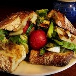 パーラー江古田 - 焼き野菜のサンド（チーズリュスティックで）パンを開けたところ