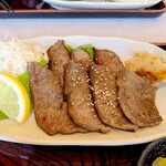 美食や やま信 - カルビ焼き定食