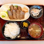 美食や やま信 - カルビ焼き定食 2,600円