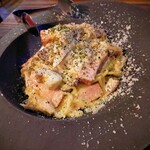チーズとお肉のお店 サンビーノ - 濃厚カルボナーラ