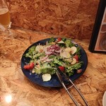 ルチャーノ - サラダ。ナッツタップリでリッチです。