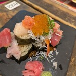海鮮居酒屋 三ノ宮産直市場 - 盛り盛りだ〜！