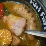 スープカリー ヒリヒリ2号 - 厚切りベーコンとフランク