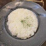 スープカリー ヒリヒリ2号 - ライス　　　お皿がオシャレ