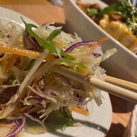 鶏料理 清水 - ドレッシングがいい感じです。