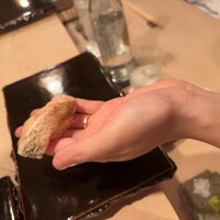 登喜和鮨 新発田本店 - とろっとろのノドグロ、自分のは秒で口に持っていったので、彼のを待たせてパシャリw