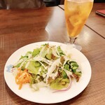 ヴィーノエラーボ 府中店 - サラダ・紅茶