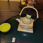 日本料理 吉祥 - 松茸の土瓶蒸し　鱧、車海老　お店によって出汁の味がかなり違います