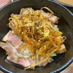 五ノ神水産 - 辛ネギチャーシュー丼（400円）