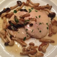 フレンチ キッチン - チキンのバロンティーヌ　マッシュルームクリームソース