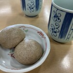 そば処 おにひら - LINEのクーポンで蕎麦まんじゅうサービス。お茶は蕎麦茶です。