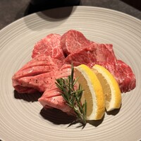 和牛とワイン 焼肉きゅうこん - 