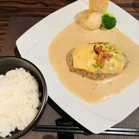 旬菜ステーキ処 らいむらいと - らいむらいと風チーズハンバーグ200g ＆ライス