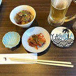 椰子や - 煮込み、キムチサービスしてくれた