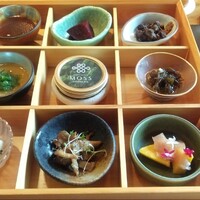 MOSS okinawa - SHOKADO-9 中村シェフが恋した食材の前菜盛り合わせ