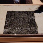 鮨 一喜 - 海苔の上に