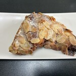 パン工房クルール - クロワッサン・オ・ザマンド（半分）