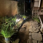 温石 - 中庭的な。