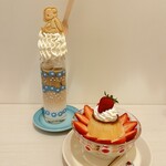 パティスリー ドュ ジュール ジュイサンス - カフェオレフロートと夏いちごのプリンの組み合わせ、なかなか良かったです(๑>◡<๑)