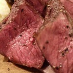 六本木 肉とワイン Uchibito - オリーブ牛（アップ）