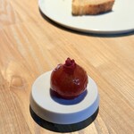 レスピラシオン - お肉料理の前に出した口直し　トマト